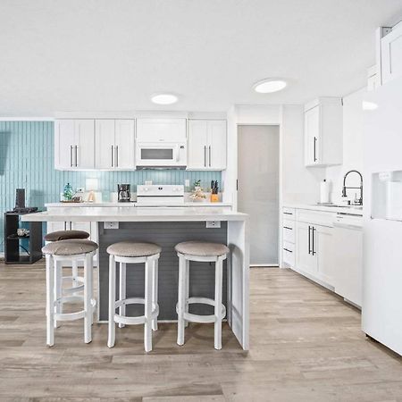 Beautiful Beachfront Condo 라이에 외부 사진