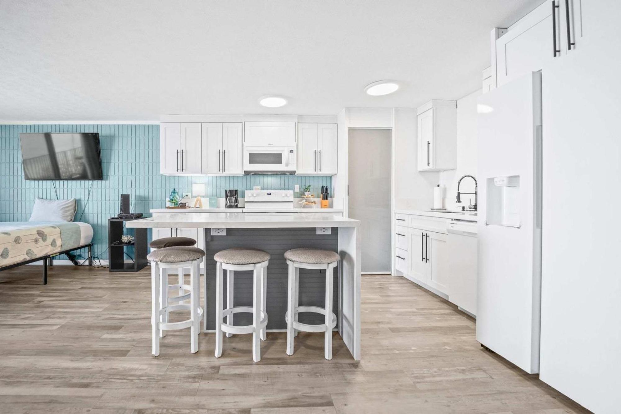 Beautiful Beachfront Condo 라이에 외부 사진