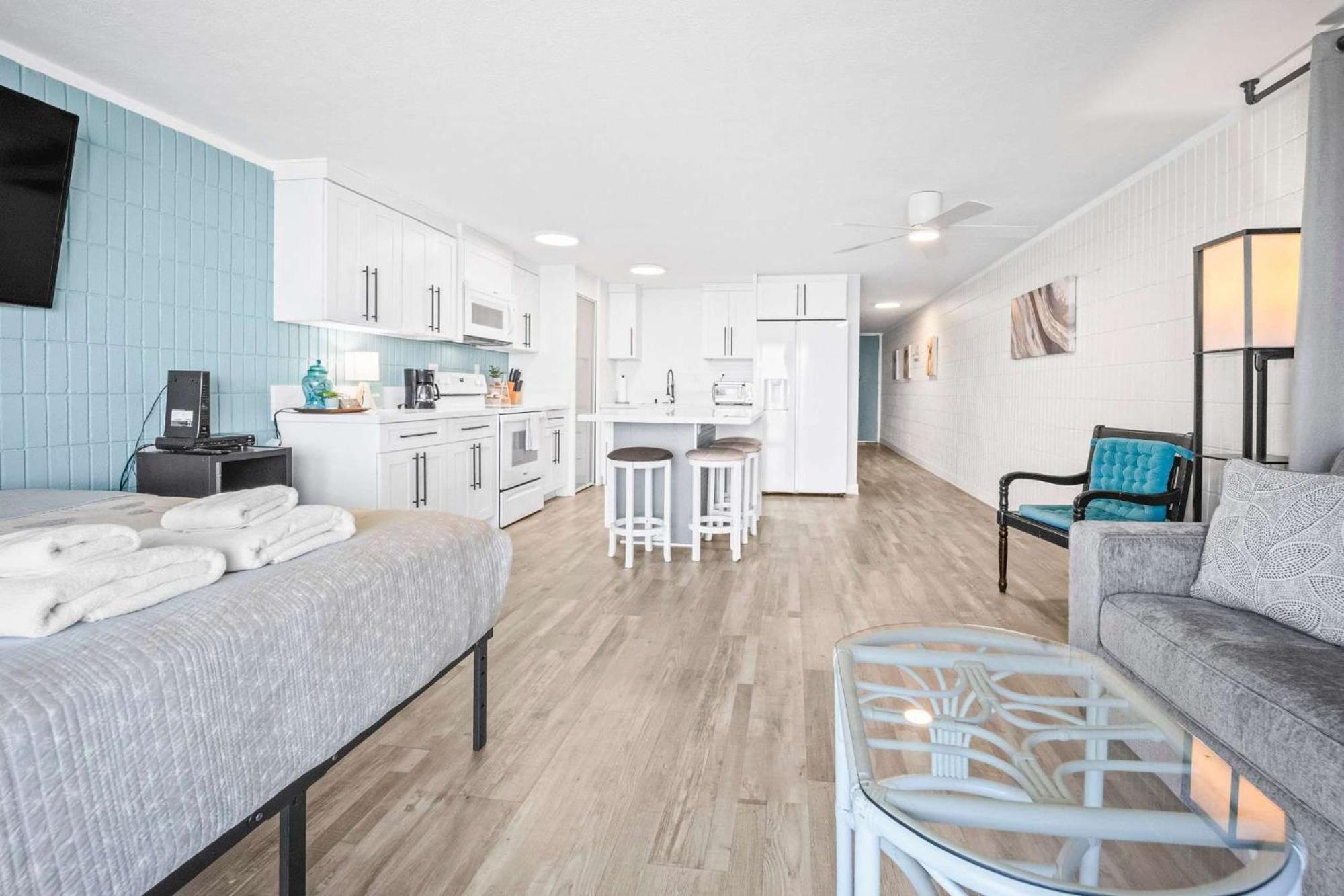 Beautiful Beachfront Condo 라이에 외부 사진