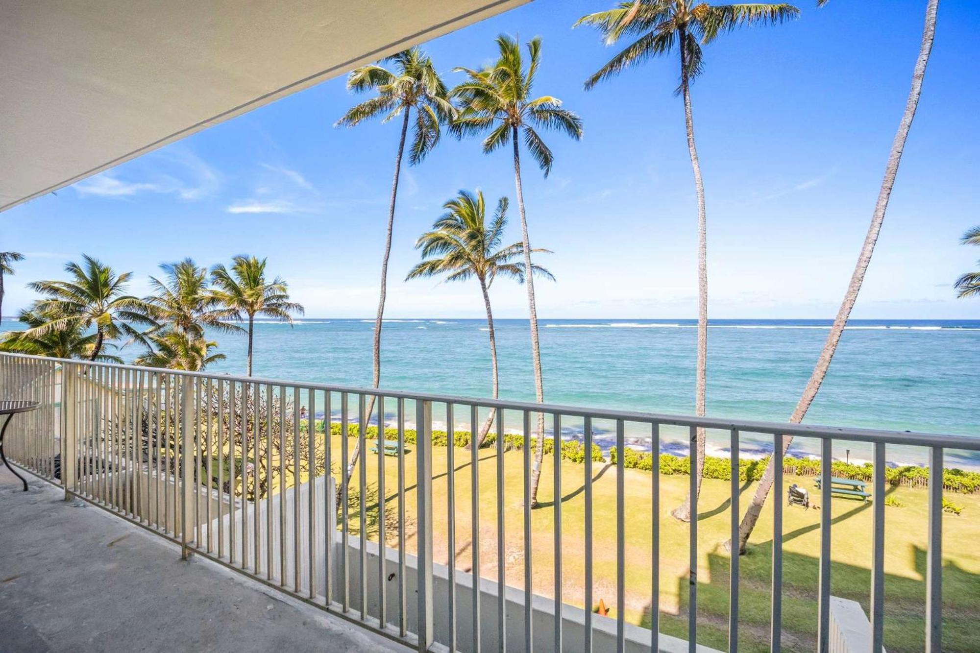 Beautiful Beachfront Condo 라이에 외부 사진