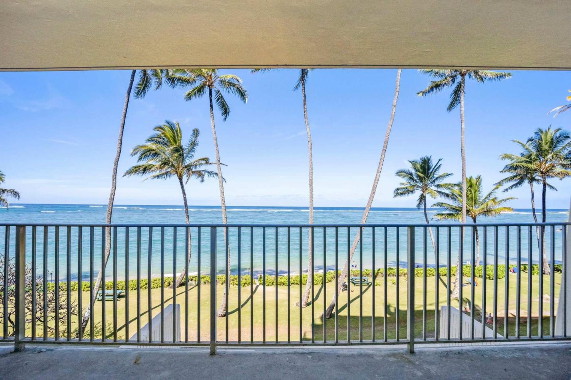 Beautiful Beachfront Condo 라이에 외부 사진