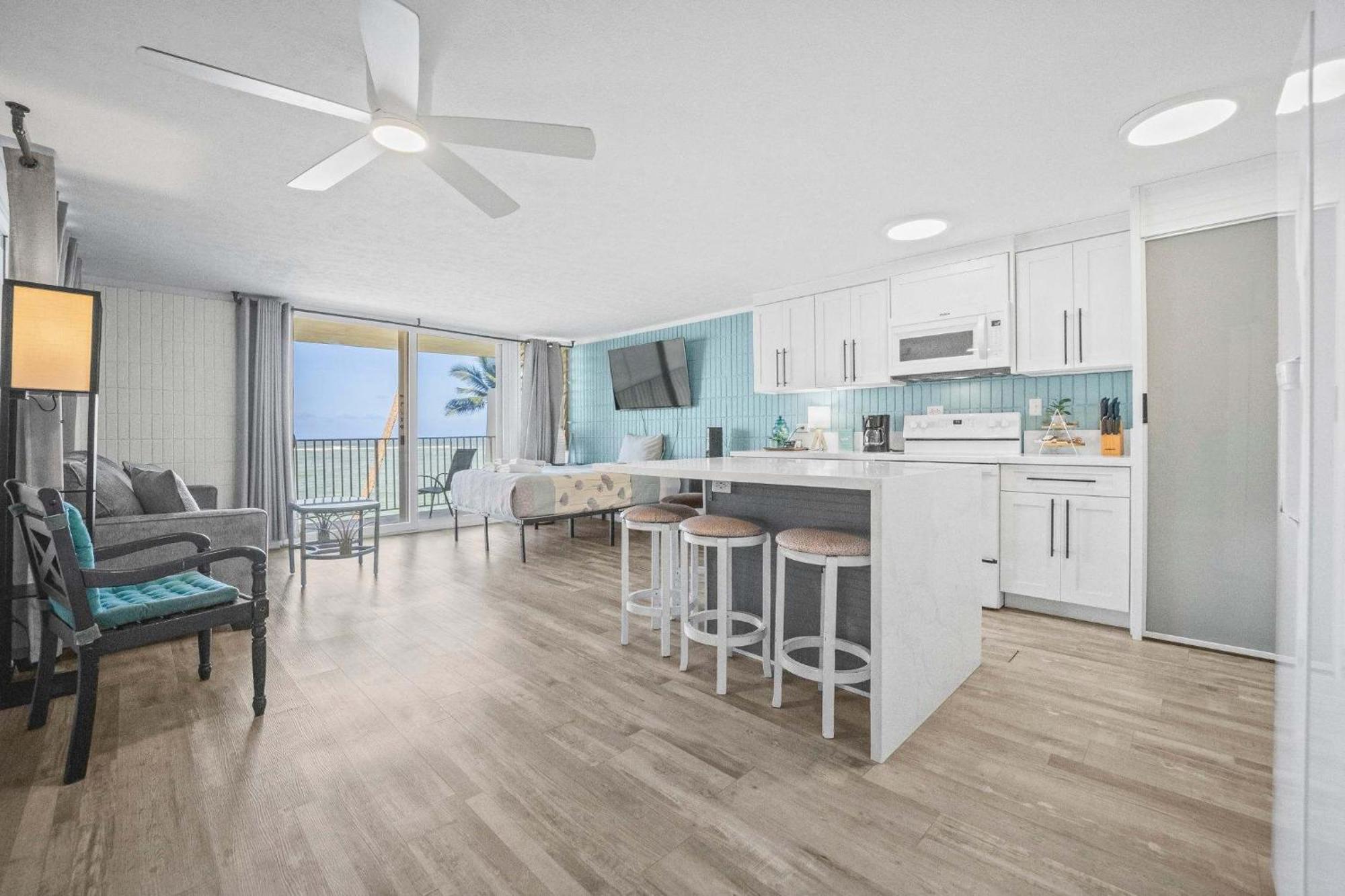 Beautiful Beachfront Condo 라이에 외부 사진